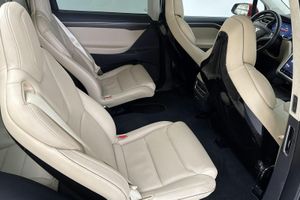 Tesla Model X bild 8