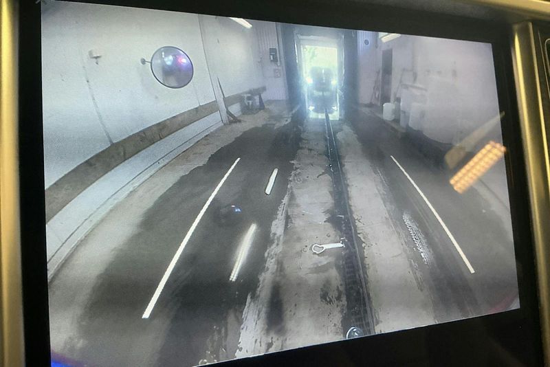 Tesla Model X bild 15