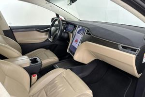 Tesla Model X bild 7