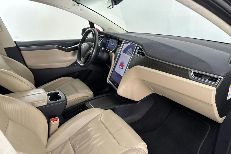 Tesla Model X bild 7