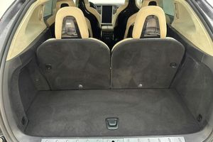 Tesla Model X bild 11