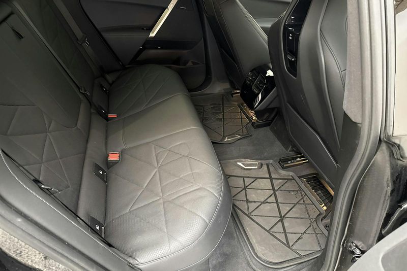 BMW iX bild 8
