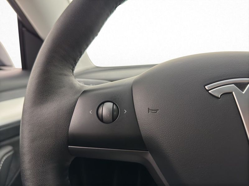 Tesla Model 3 bild 15