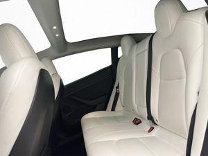 Tesla Model 3 bild 28