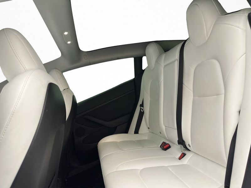 Tesla Model 3 bild 28