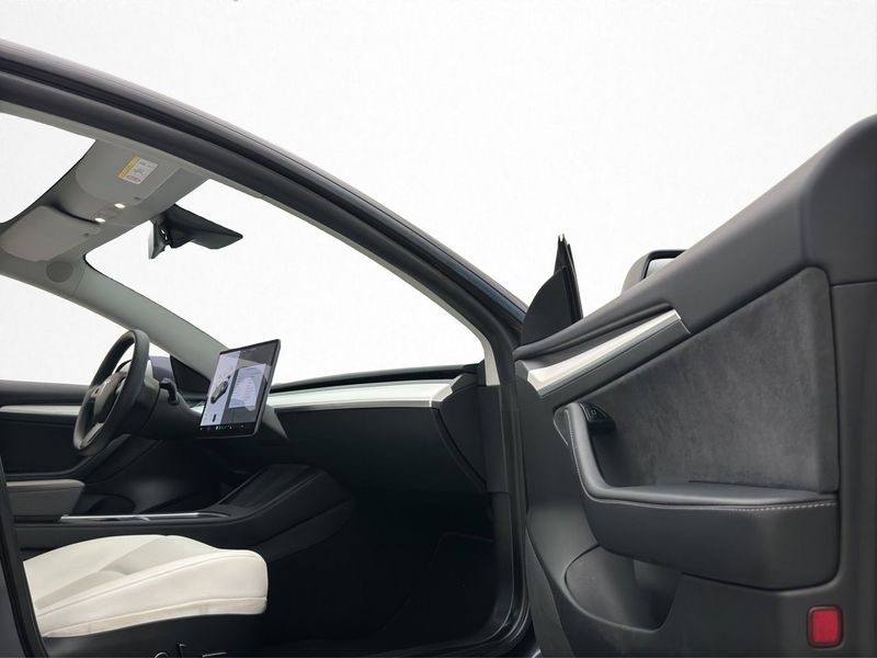 Tesla Model 3 bild 27