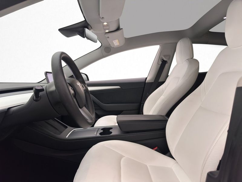 Tesla Model 3 bild 11