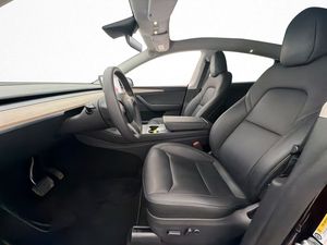 Tesla Model Y bild 11