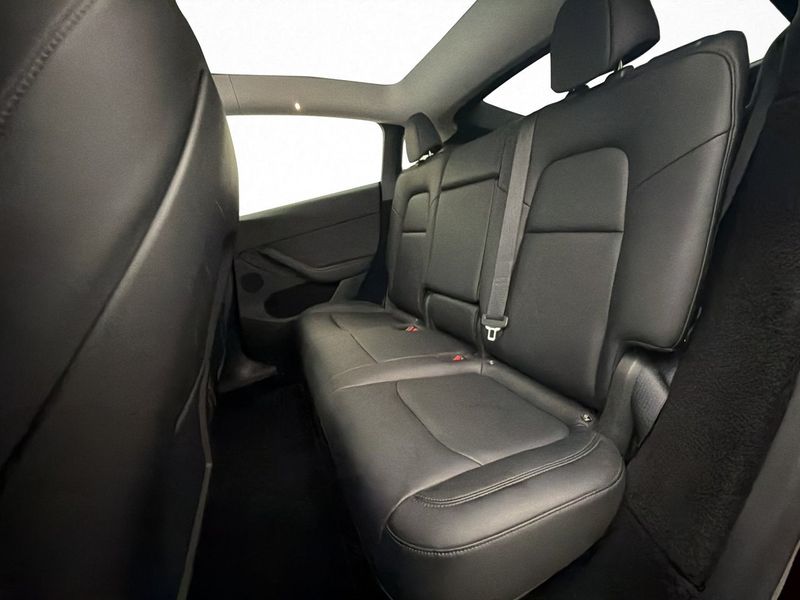 Tesla Model Y bild 15