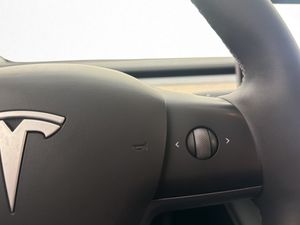 Tesla Model Y bild 18