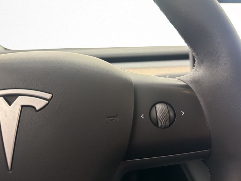Tesla Model Y bild 18