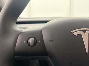 Tesla Model Y bild 17
