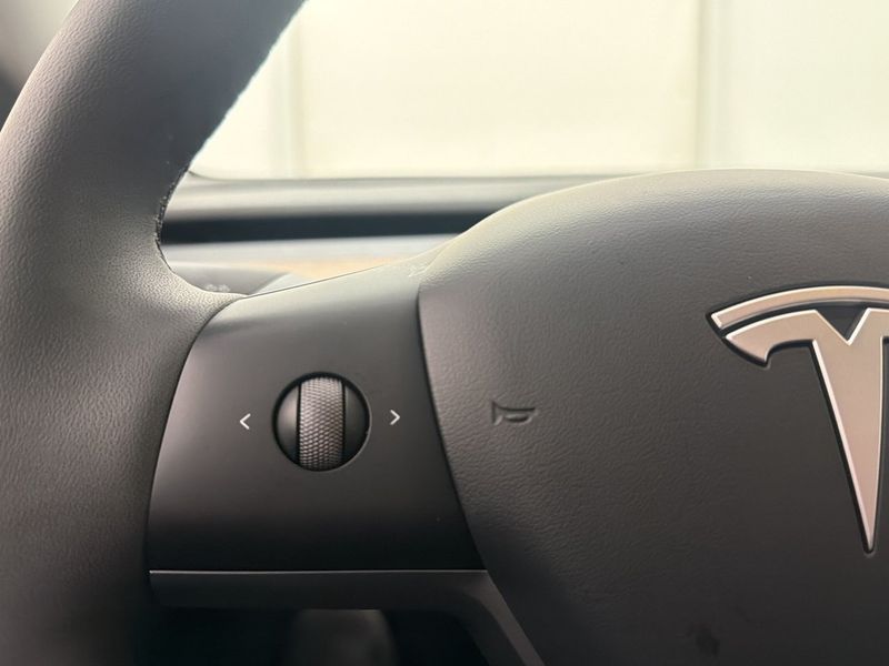 Tesla Model Y bild 17