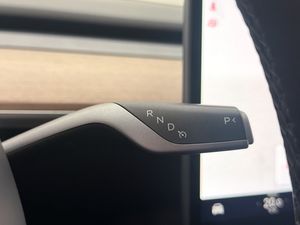 Tesla Model Y bild 25