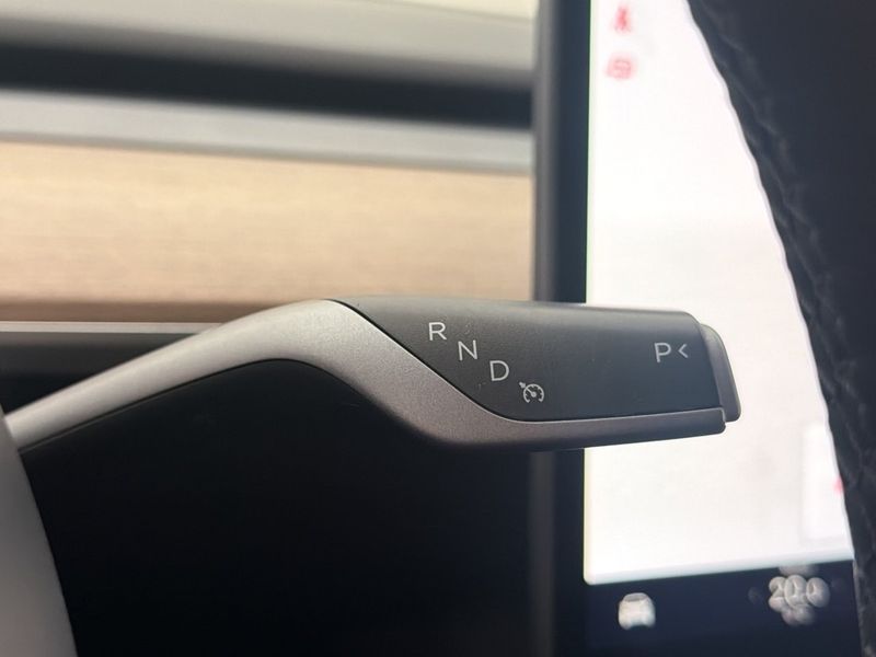 Tesla Model Y bild 25