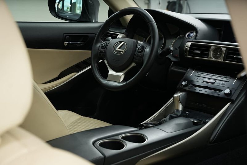 Lexus IS bild 26