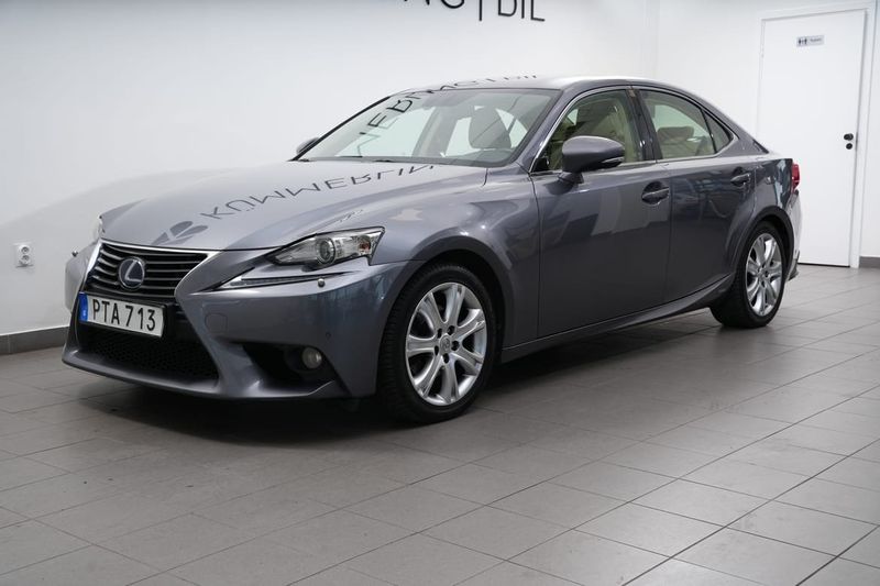 Lexus IS bild 2