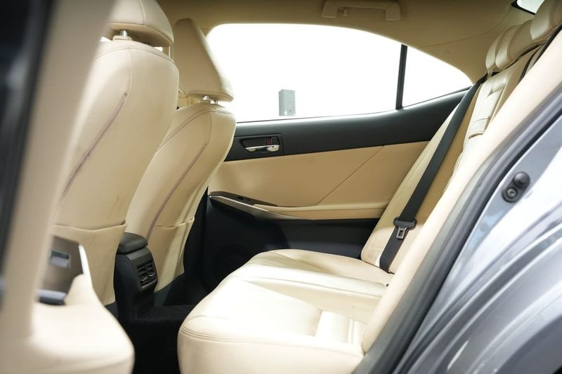 Lexus IS bild 15