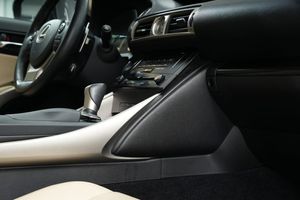 Lexus IS bild 18