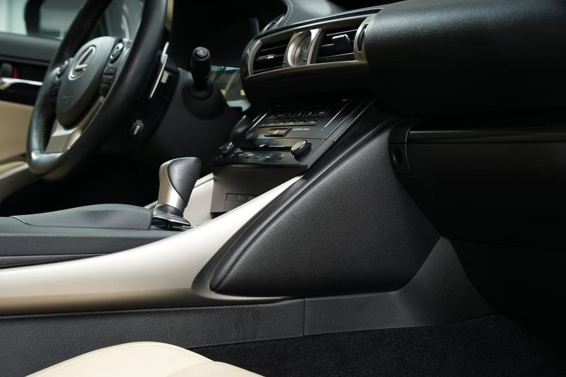 Lexus IS bild 18