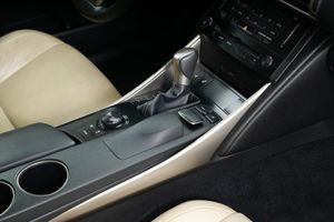 Lexus IS bild 17