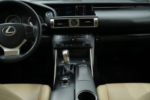 Lexus IS bild 16