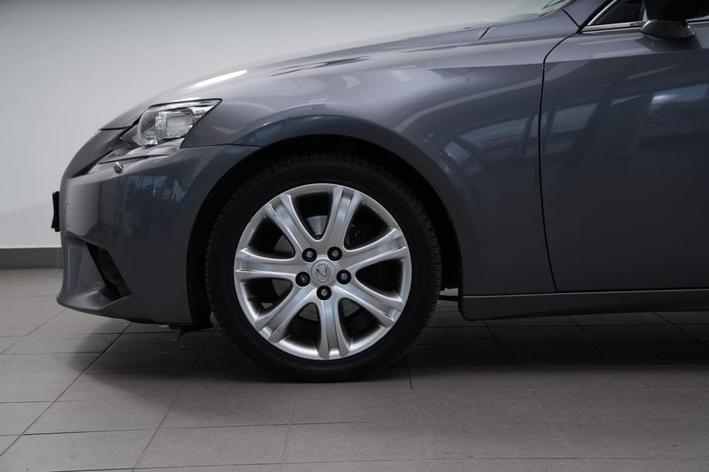 Lexus IS bild 3