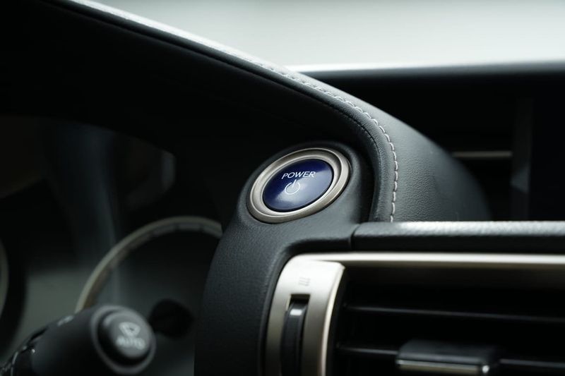 Lexus IS bild 23