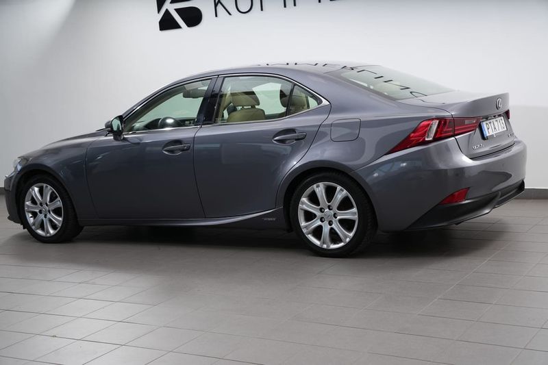 Lexus IS bild 4