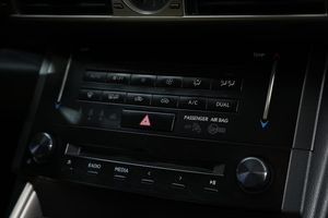 Lexus IS bild 22