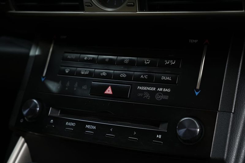 Lexus IS bild 22