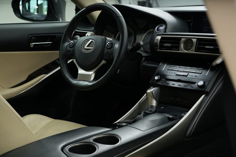 Lexus IS bild 25