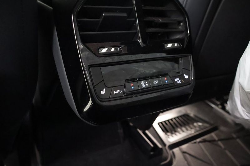 BMW iX bild 21