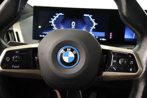 BMW iX bild 8