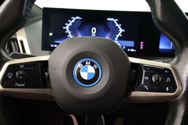 BMW iX bild 8