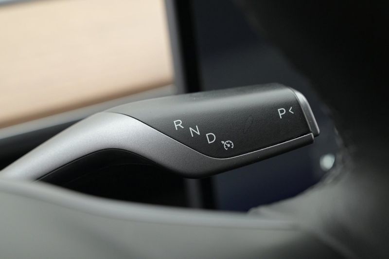 Tesla Model 3 bild 8
