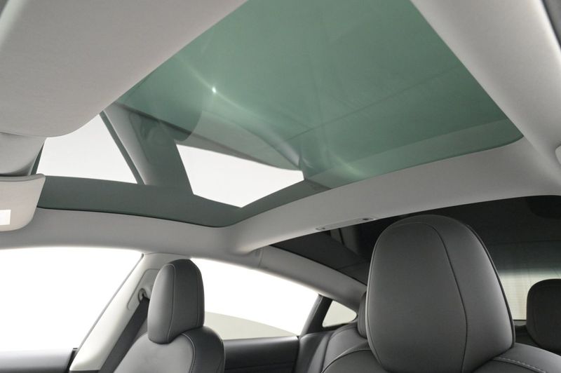Tesla Model 3 bild 25