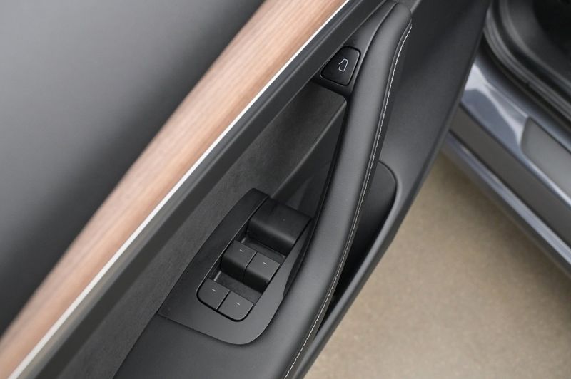 Tesla Model 3 bild 10