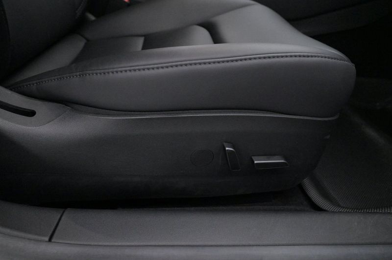 Tesla Model 3 bild 13