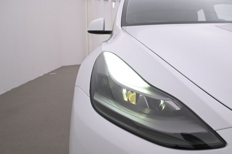 Tesla Model Y bild 26