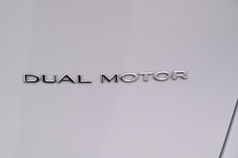 Tesla Model Y bild 25