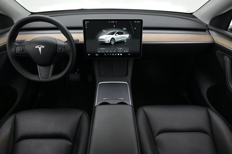 Tesla Model Y bild 6