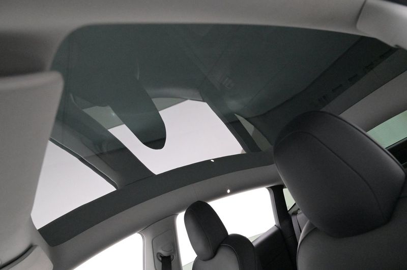 Tesla Model Y bild 20