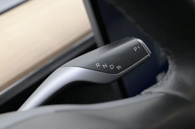 Tesla Model Y bild 8