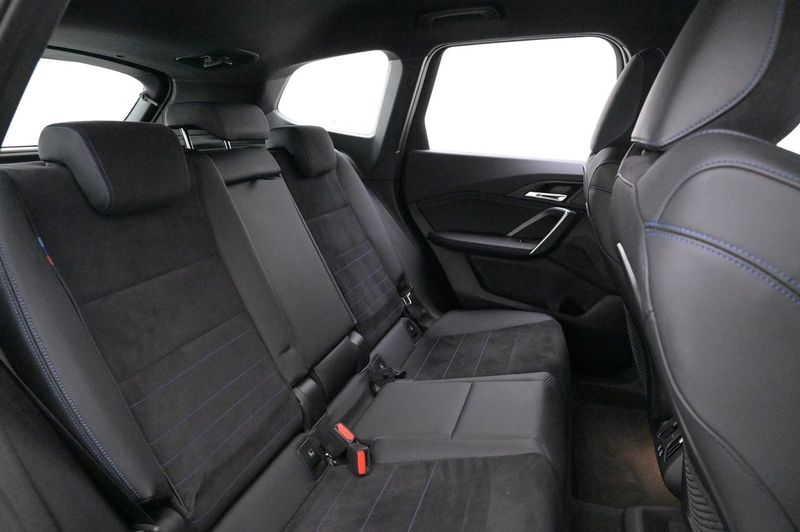 BMW iX1 bild 24