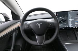 Tesla Model 3 bild 7