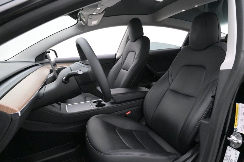 Tesla Model 3 bild 8