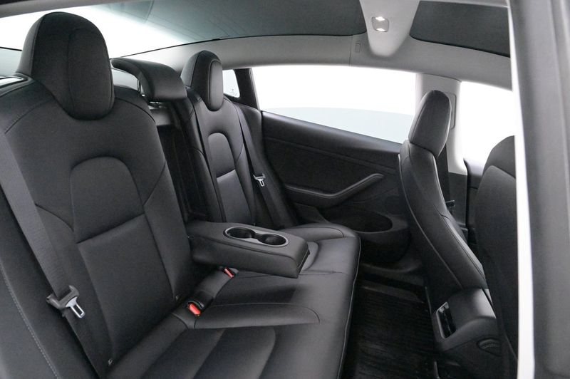 Tesla Model 3 bild 21