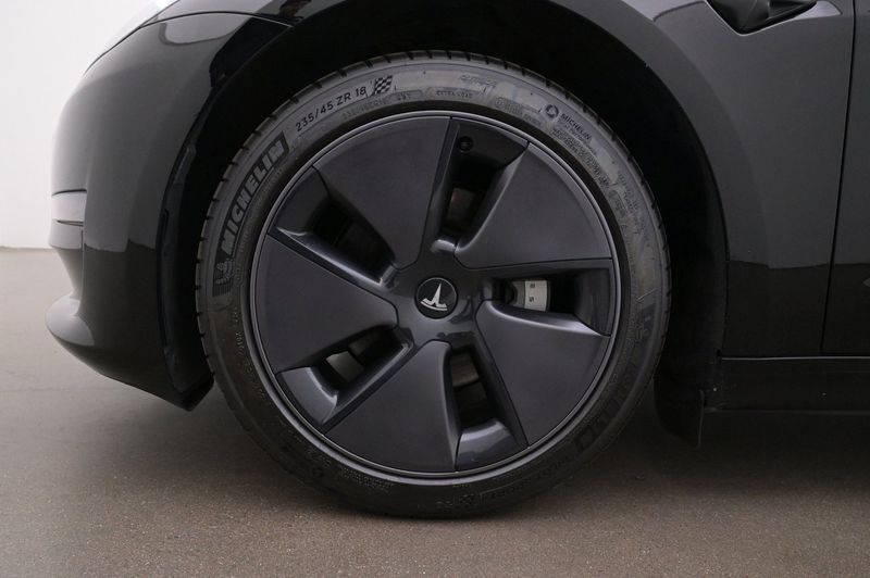 Tesla Model 3 bild 27