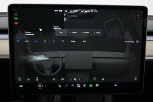 Tesla Model Y bild 18